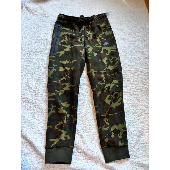 Nike Tech Camouflage Joggers with Zippered Pockets Size Large #365[COPY]